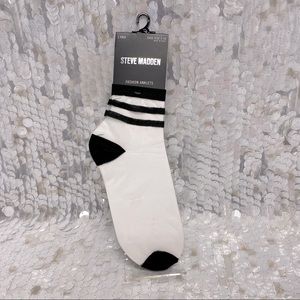 Steve Madden “L-Striped”